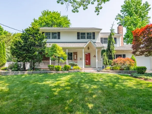 46 Duke Dr, Paramus Boro, NJ 07652