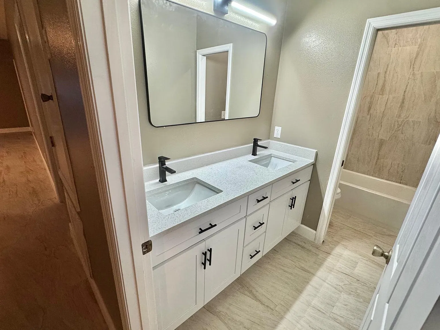 5 bed, 2225 sqft, $2,599 — Photo 4