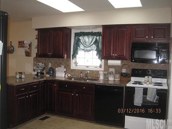 4th image of 2090 Wellington Ave