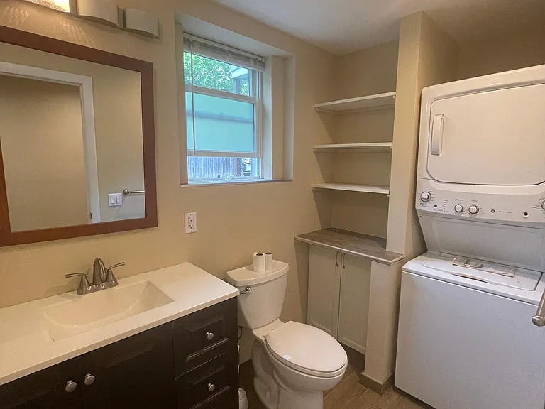 328 E Broadway #A — Photo 9
