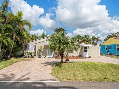 16105 3rd St E, Redington Beach, FL, 33708