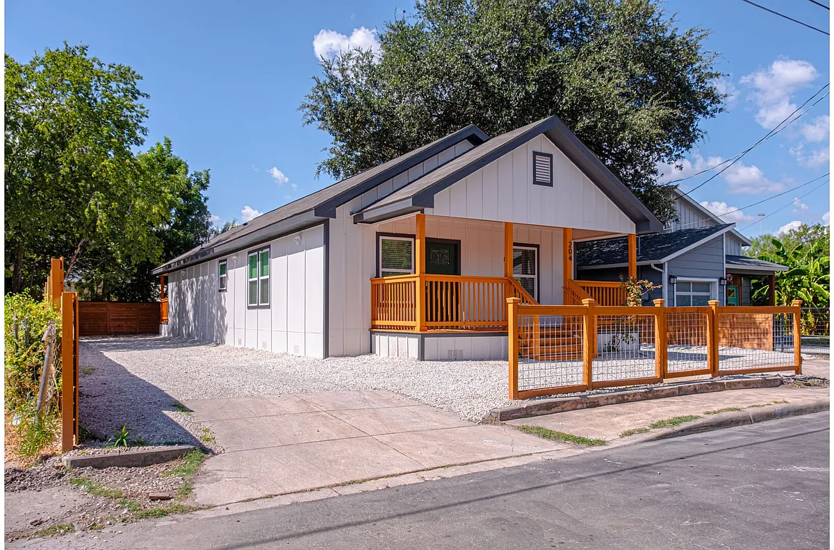 Building Photo - Rehmann St