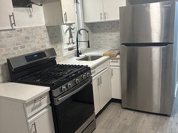 2nd image of 559 Liberty Ave #2