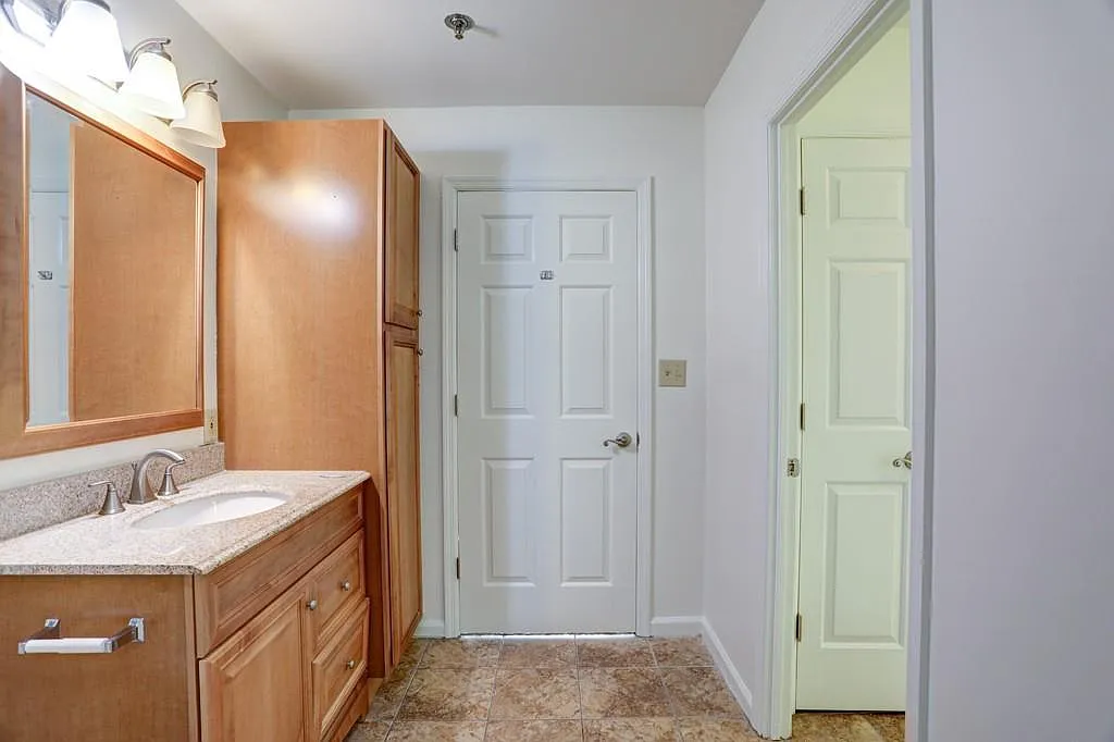 1 bed, 760 sqft, $2,395 — Photo 3