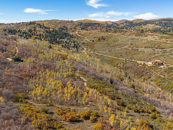 3rd image of 144 Bear Tooth Rd