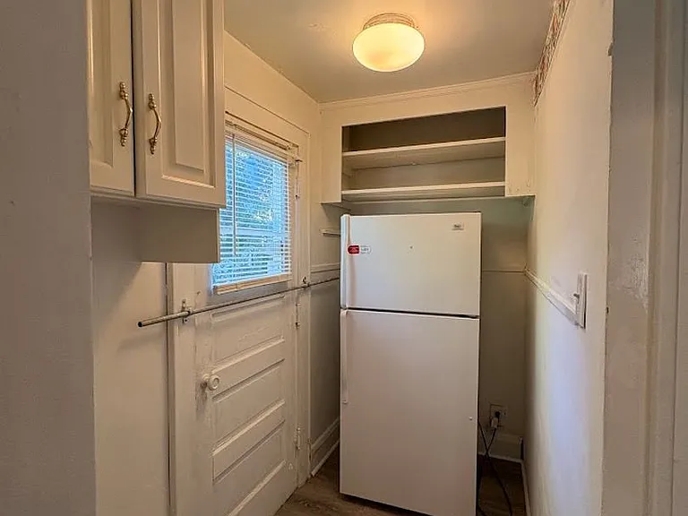 844 Lawton St — Photo 8