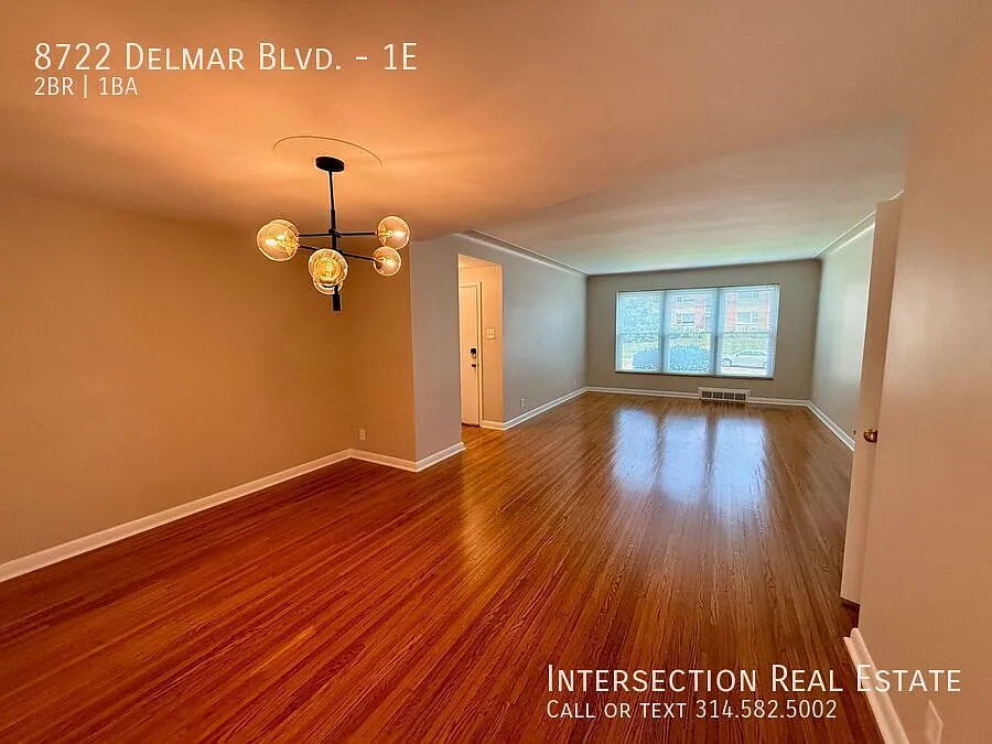 Stunning 2Bed/1Bath Apt w/Garage Parking and Great Updates — Photo 3