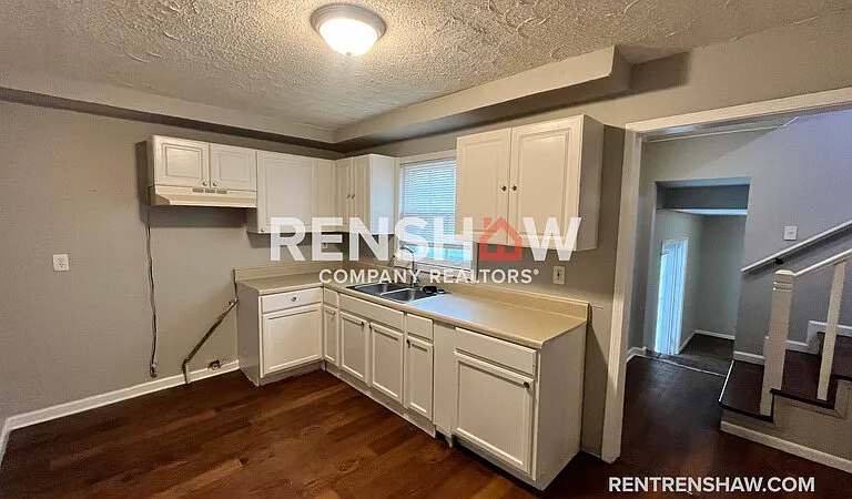 3761 University St — Photo 5