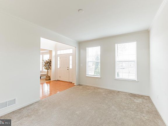 5th image of 511 Aviemore Dr