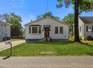 84 Oak St, Bridgewater, NJ 08807