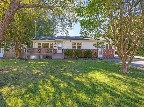 793 Crepe Myrtle Ln, Virginia Beach, VA 23455