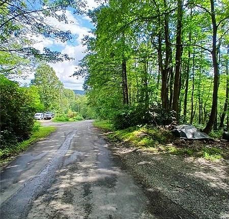 5th image of 702 Shepherd Rd