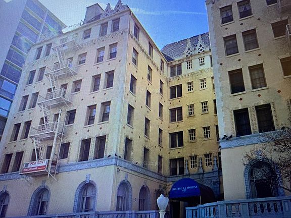 3rd image of 302 N Alexandria Ave #220