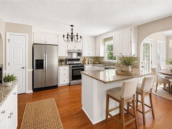 5th image of 106 Eagle Ridge Dr
