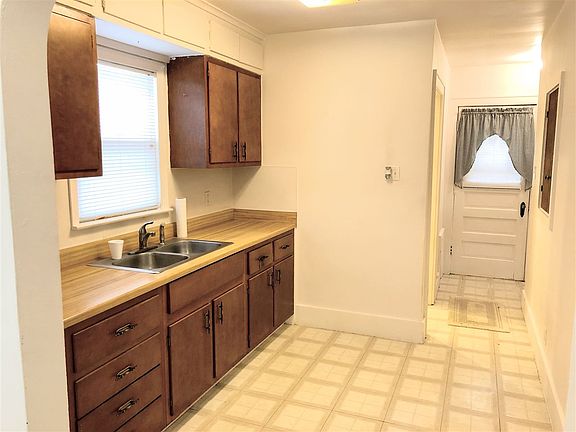 5th image of 3033 W Montana St