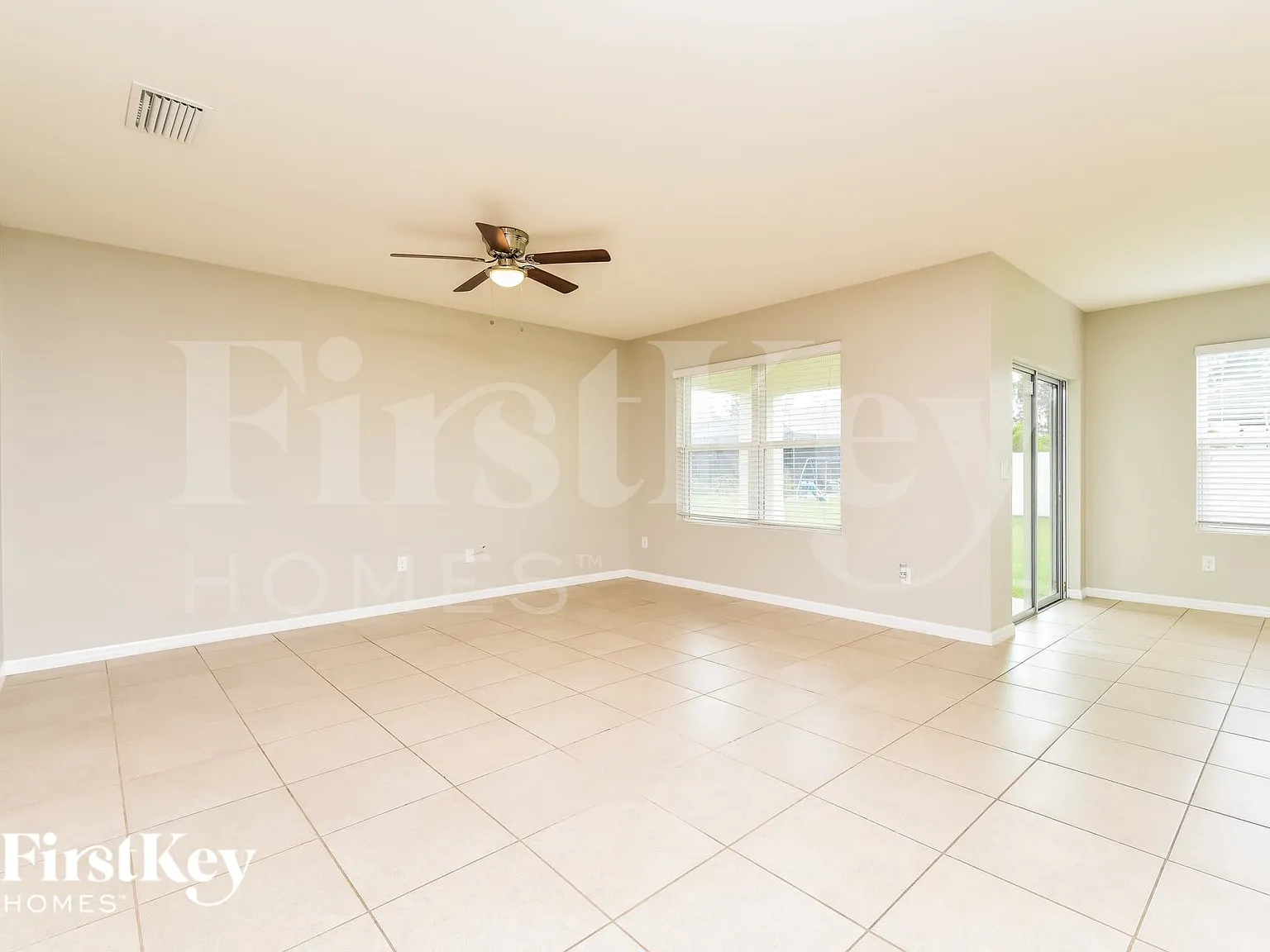 3 bed, 2.0 bath, 1672 sqft, $2,405 — Photo 4