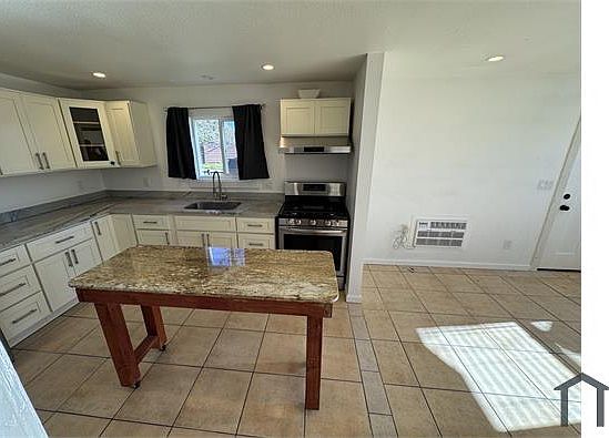 3rd image of 1 Monterey St