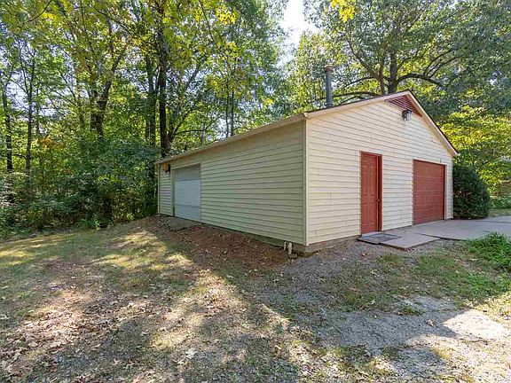 2nd image of 825 Colonial Dr