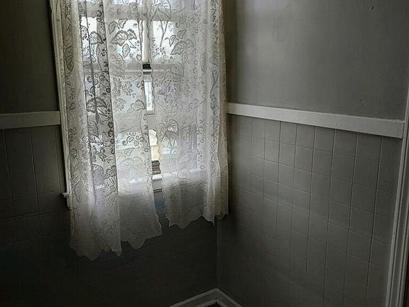 Upstairs hallway landing.