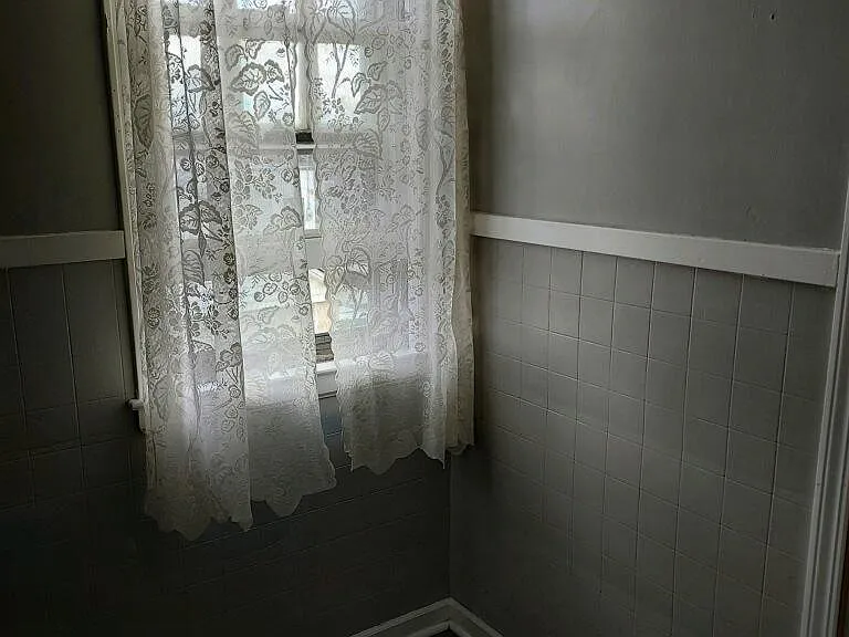 Upstairs hallway landing.