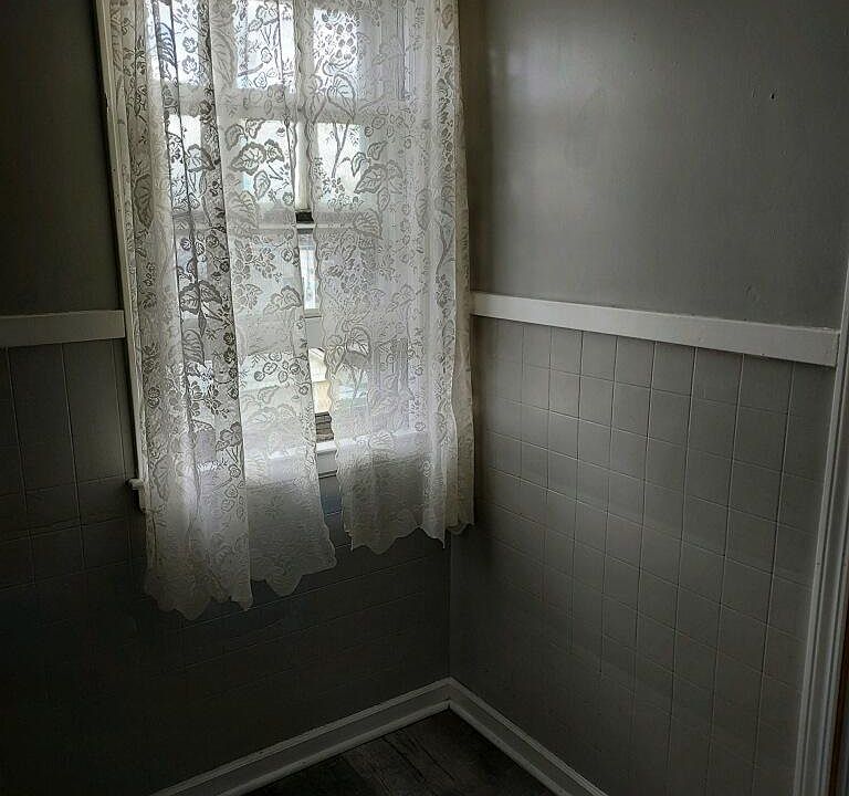 Upstairs hallway landing.