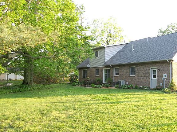 3rd image of 5488 Woodlawn Dr