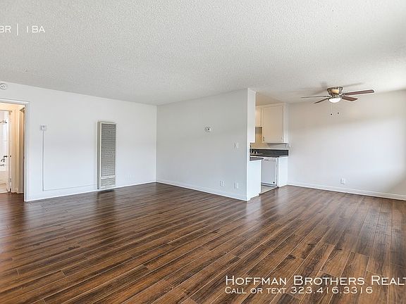 3rd image of 8140 Langdon Ave #17A