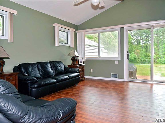 4th image of 1022 Joselson Ave