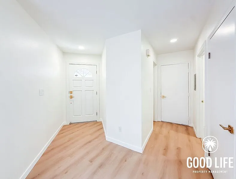 3 bed, 2.5 bath, 1523 sqft, $3,900 — Photo 2