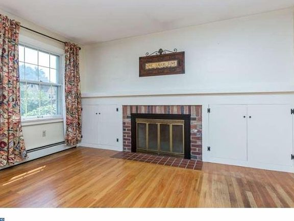 5th image of 1123 Olive St