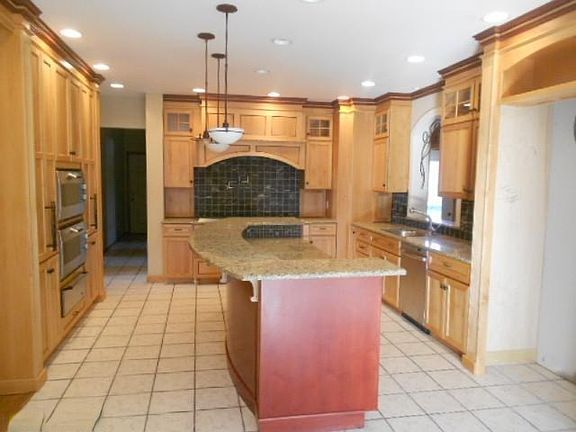 3rd image of 5854 Chanterelle Ct NE