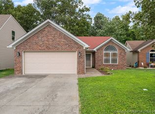 8233 Rachel Ln, Sellersburg, IN 47172
