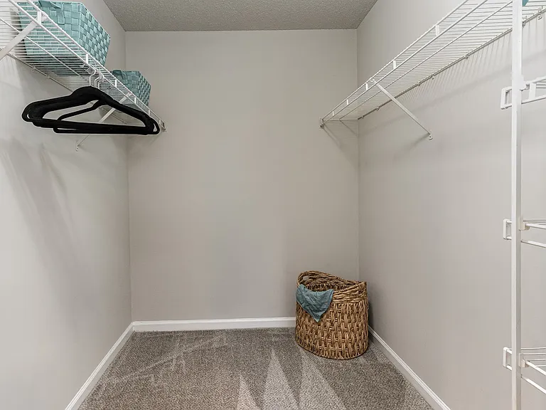 Litchfield Oaks Apartments — Photo 9