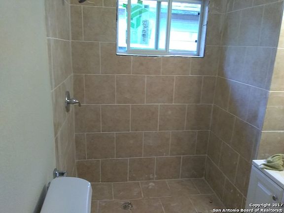 4th image of 1231 Vermont St #1