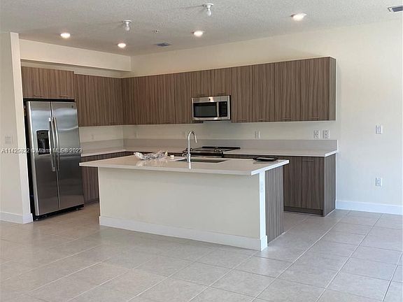 4th image of 8201 SW 41st St #103
