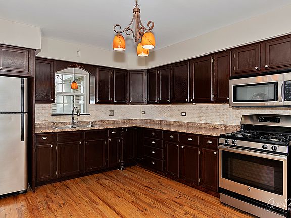 4th image of 4701 Parkview Dr