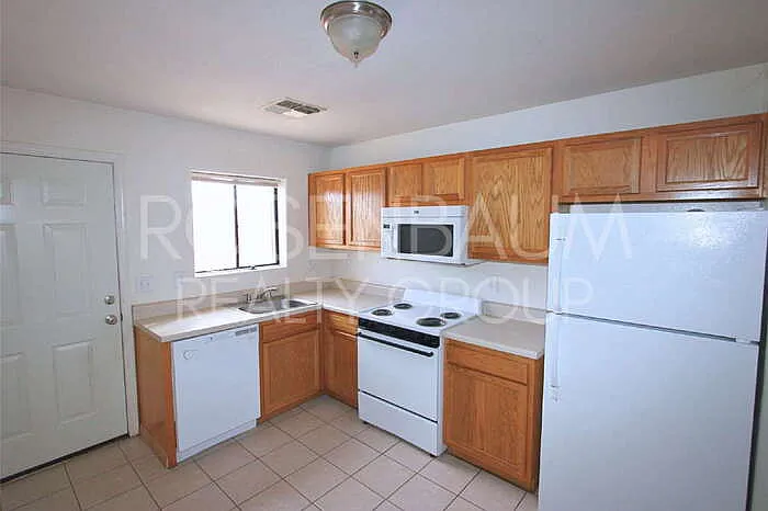 2 bed, 1.0 bath, 800 sqft, $949 — Photo 4