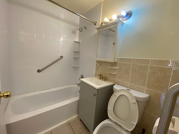 4th image of 1103 E 222nd St Floor 2