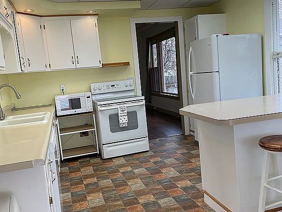 3rd image of 704 E Baldwin Ave