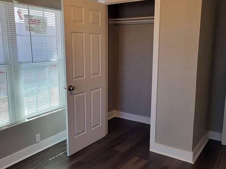 340 S 6th St — Photo 23