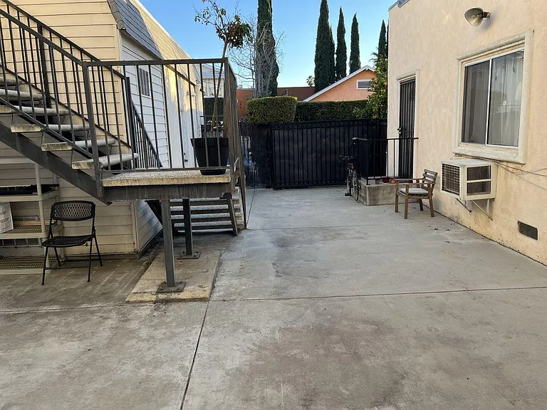 7717A Romaine St — Photo 4