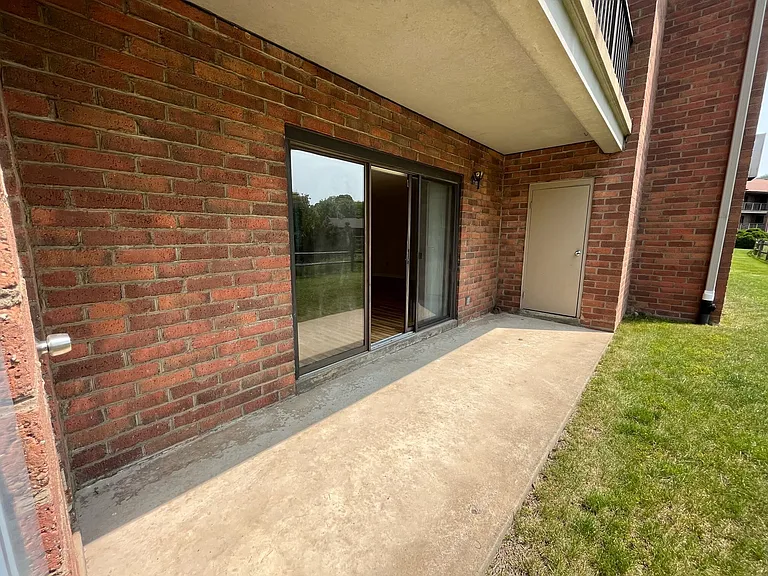 7201-7223 Beacon Hill Dr — Photo 16