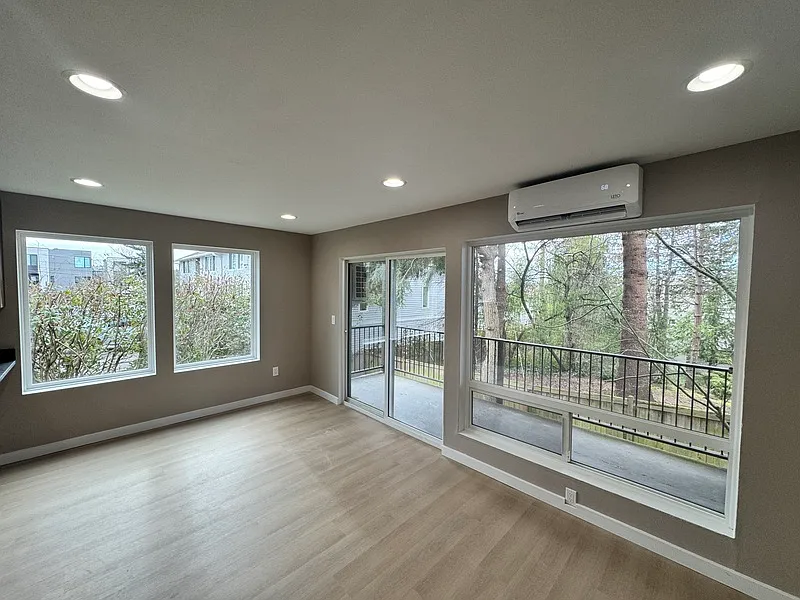 Building Photo - 6015 Lakeview Dr #3