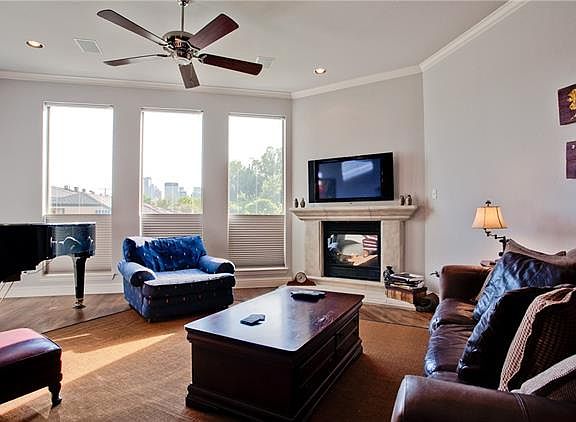3rd image of 1442 Pecos St