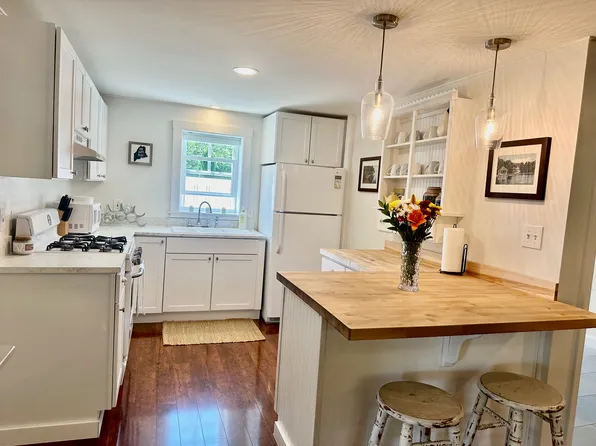 27 Underwood Rd #A, Falmouth, ME 04105