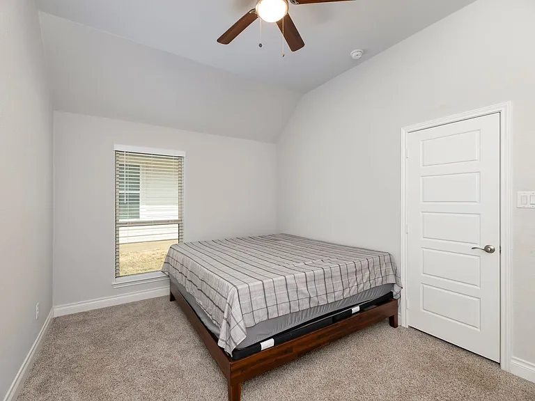 2421 Stella Ln — Photo 21