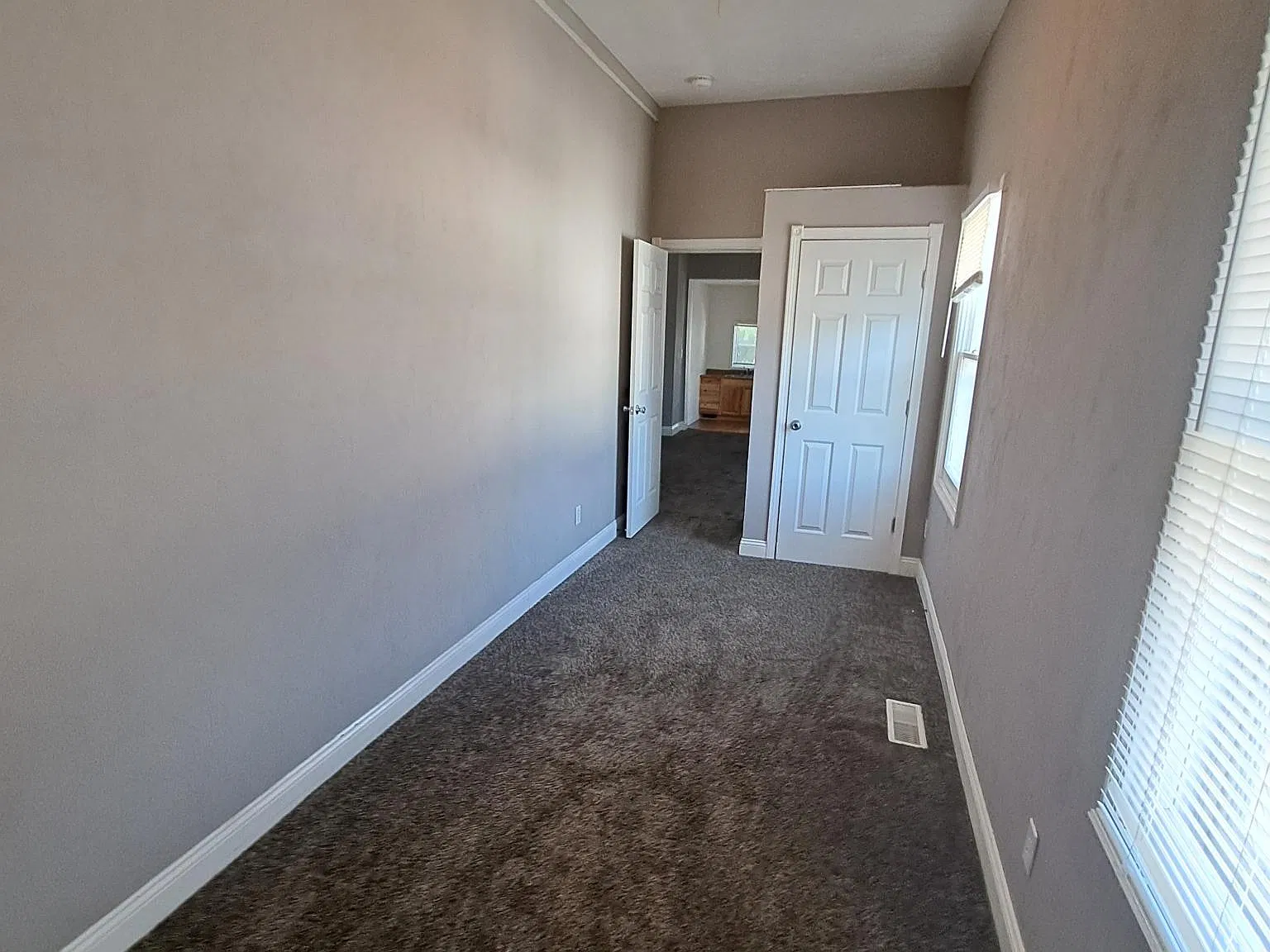 2 bed, 1300 sqft, $1,200 — Photo 2