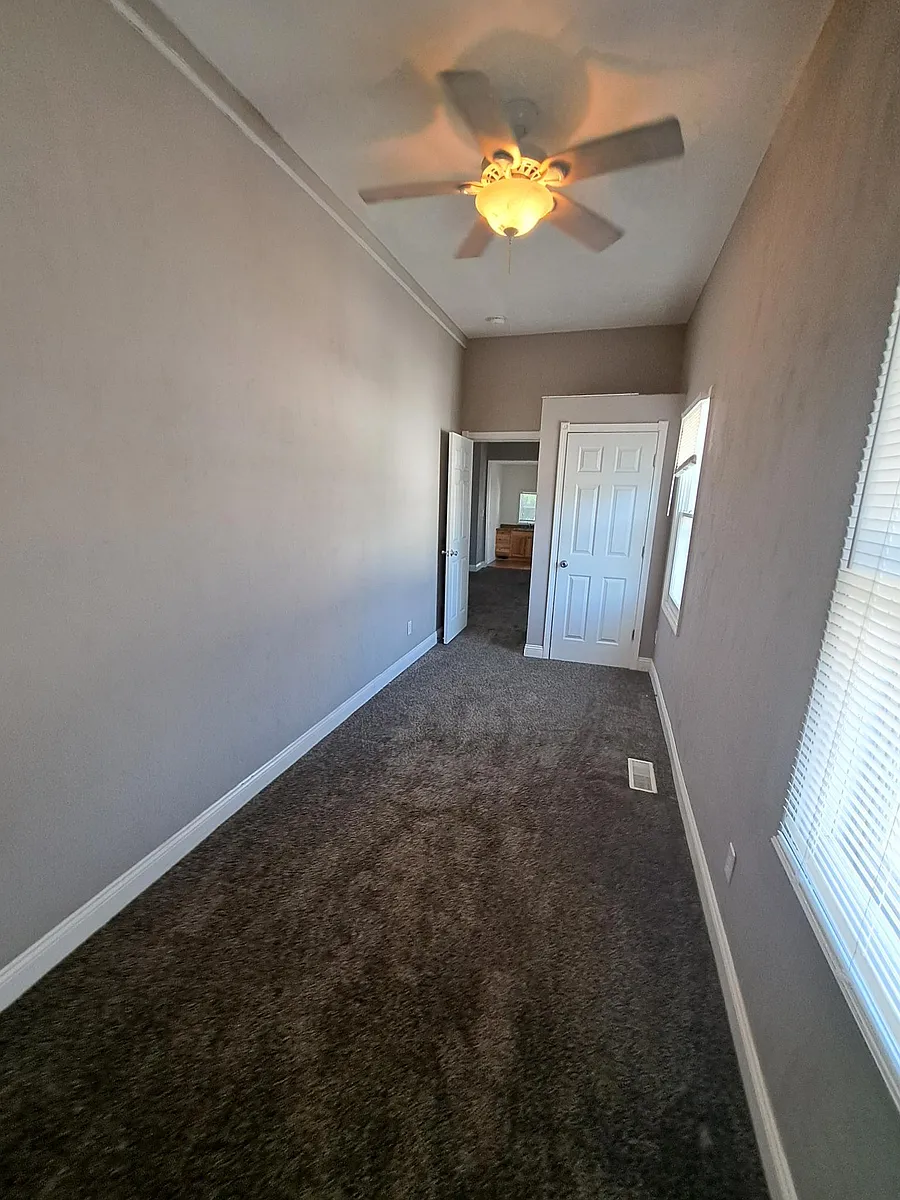 Building Photo - 610 W Cedar St #4