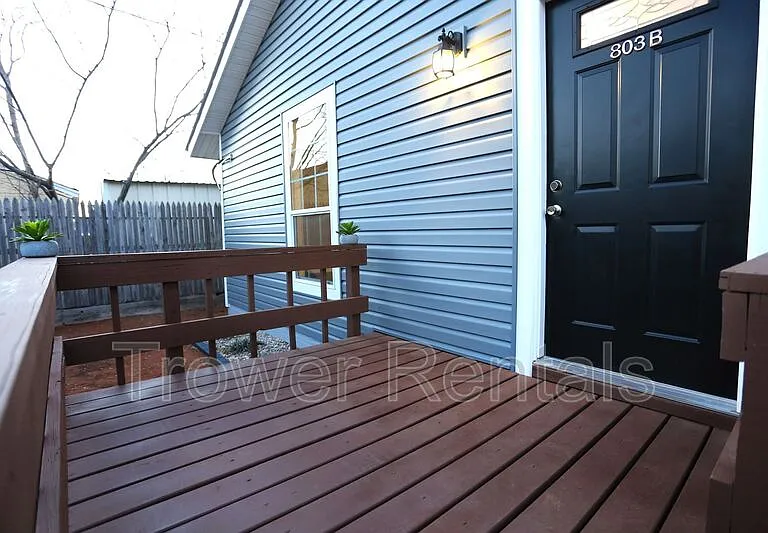 803 B Ave E — Photo 6