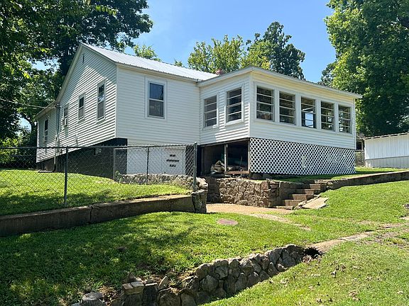 3rd image of 519 Spruce Street